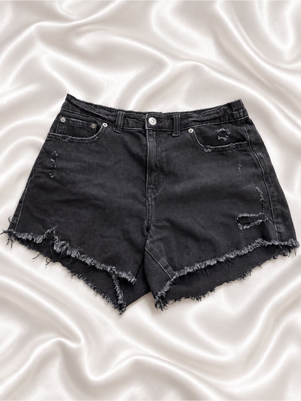 Aerie Women’s M Black Daydream Distressed Denim Cutoff Shorts
